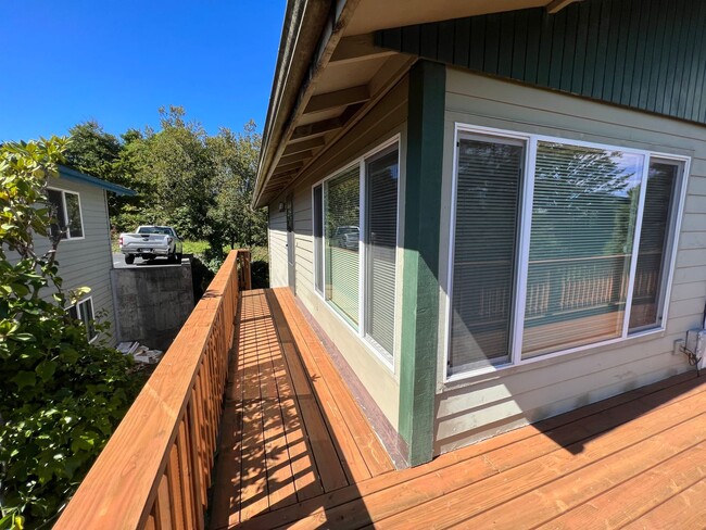 Building Photo - 3 Bedroom House in Newport!