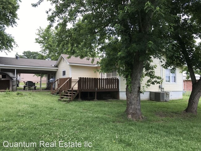 Building Photo - 3 br, 1.5 bath House - 403 W. Henry
