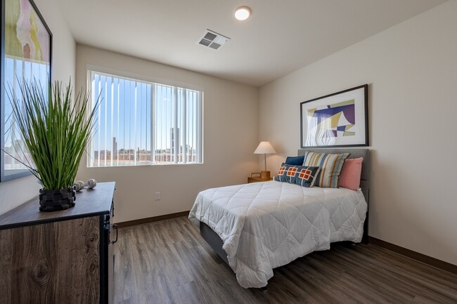 Building Photo - Overland Flats