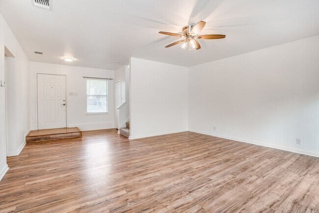 Building Photo - 3 Bedroom/2.5 Bathroom Hunters Chase Subdivision
