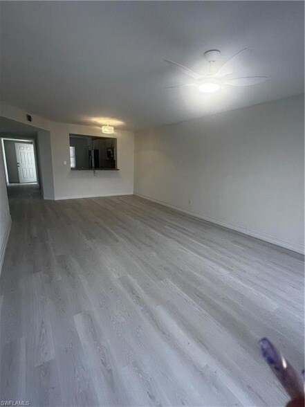 Foto del edificio - 1350 Churchill Cir