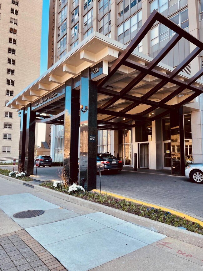 Foto del edificio - 655 W Irving Park Rd