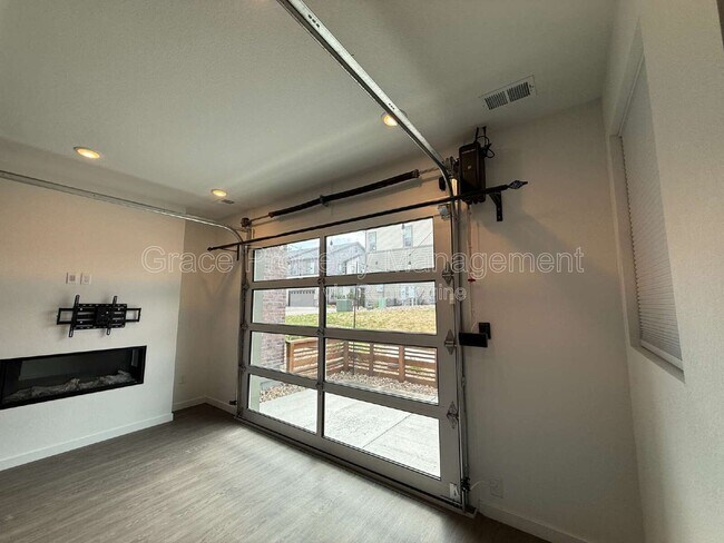 Foto del edificio - 6387 Moore Ct