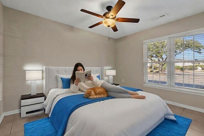 Foto del edificio - Celebrate the end of summer with Zero $$ application fees!