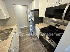 Building Photo - 117 Centennial Dr