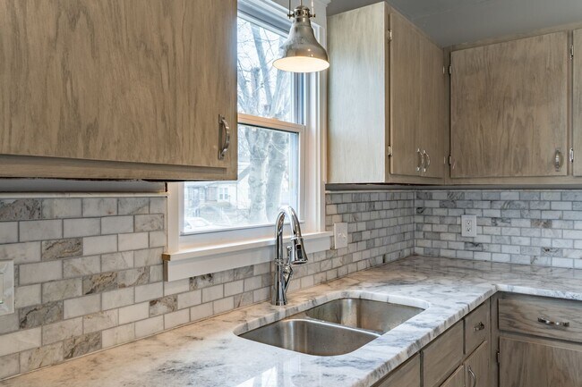 Photo - Renovated 3 bed/2 bath just minutes from Downtown!! House