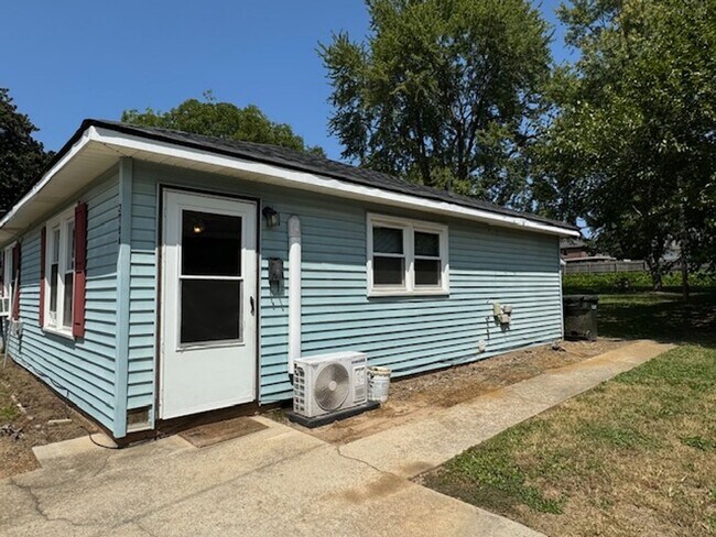 Building Photo - Tri-Plex - in Downtown Greer - 1 BD, 1 ful...