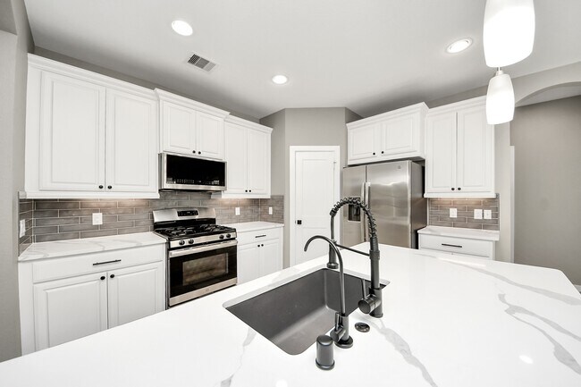 Foto del edificio - 16011 Monument Hill Crossing