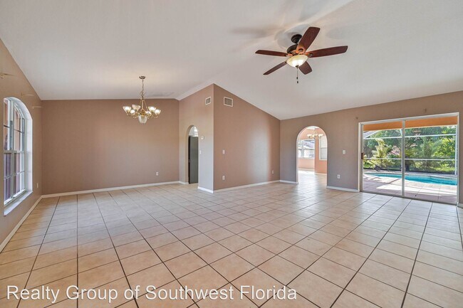 Building Photo - 3 br, 2 bath House - 318 NE 17th Place