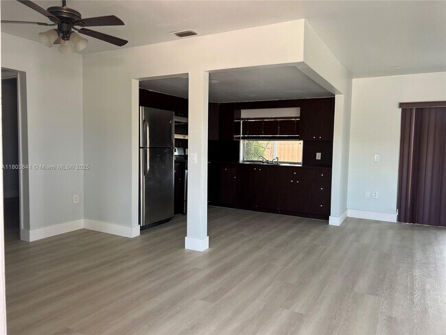Foto del edificio - 11431 NW 35th St