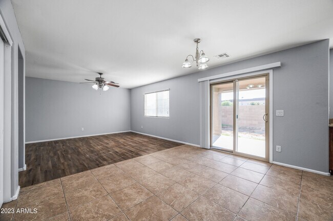 Foto del edificio - 698 S Laveen Dr