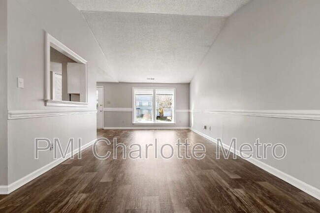 Foto del edificio - 3214 Old House Cir