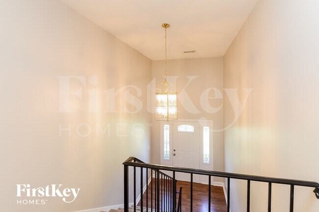 Foto del edificio - 1045 High Ridge Rd