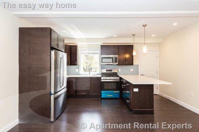 Building Photo - Jamaica Plain 2 BR, 2.5 Baths - Gut Reno -...
