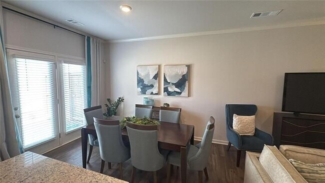 Foto del edificio - 2415 Poppy Ct