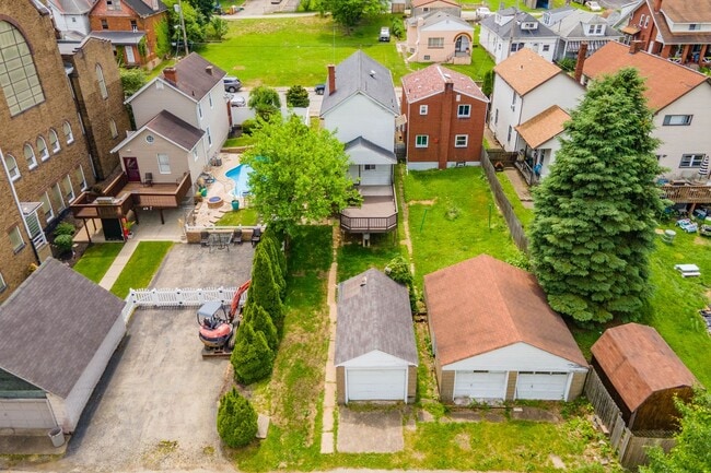 Building Photo - Available April 1st! Beautiful 3-Bedroom Home in Clairton!