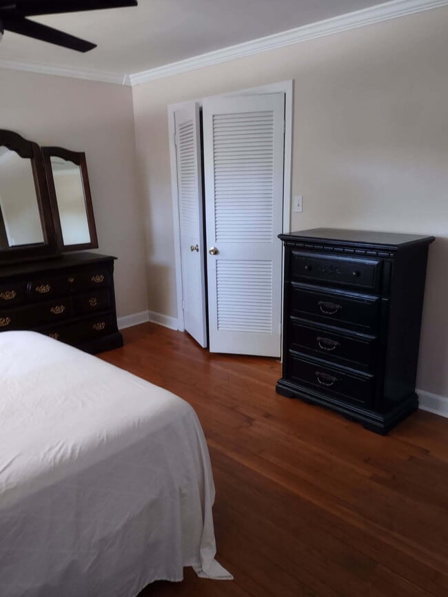 Building Photo - Furnished Charming 1-Bedroom with Private On-Suite Bathroom in Pfafftown!