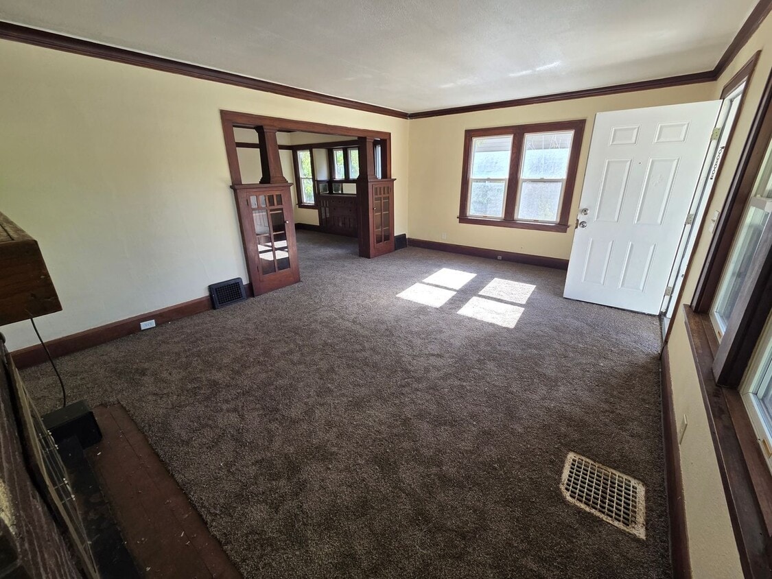 Primary Photo - 3 Bedroom Home for Rent