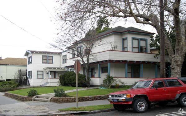 Building Photo - 2015-2021 Vine St