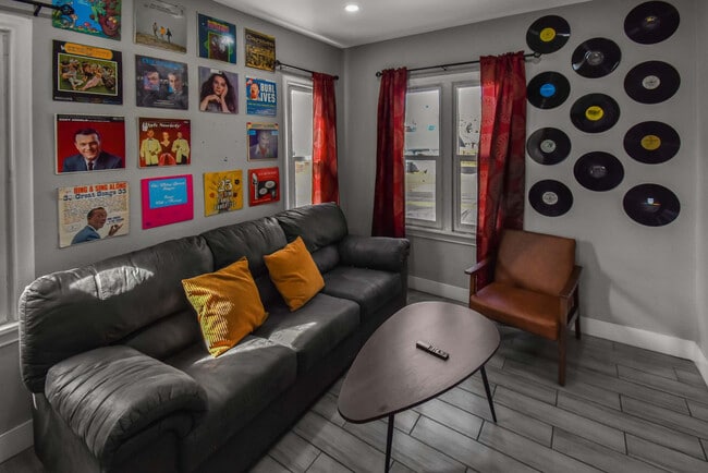 Building Photo - 730 E Alameda Ave