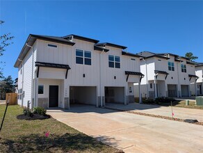 Building Photo - 2031 Longmire Villas Ct