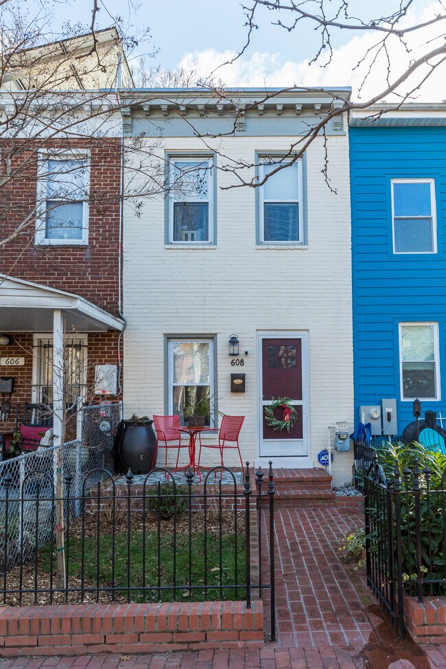 Building Photo - 608 S St NW