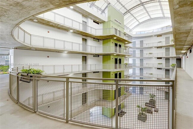 Foto del edificio - 455 NE 25th St