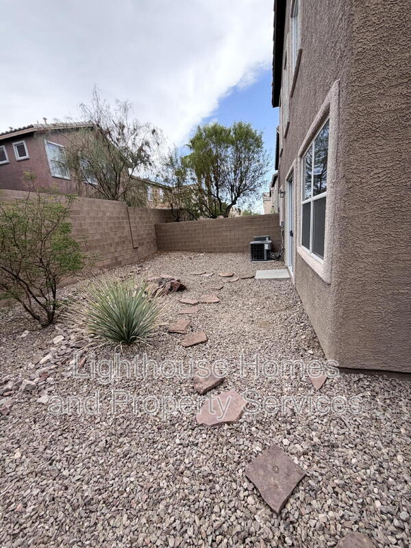 Foto del edificio - 9118 Wine Cellar Ave