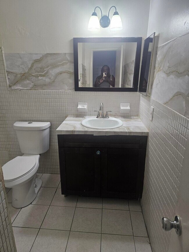 Building Photo - 4140 NW 30th Terrace