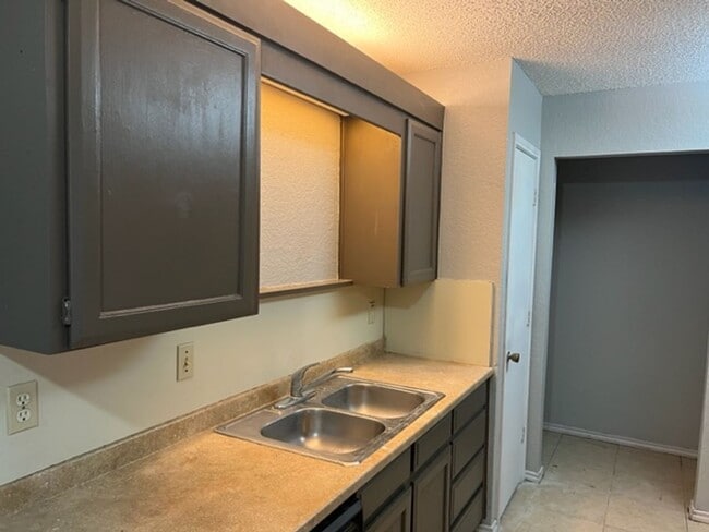 Foto del edificio - 1712 San Rafael St