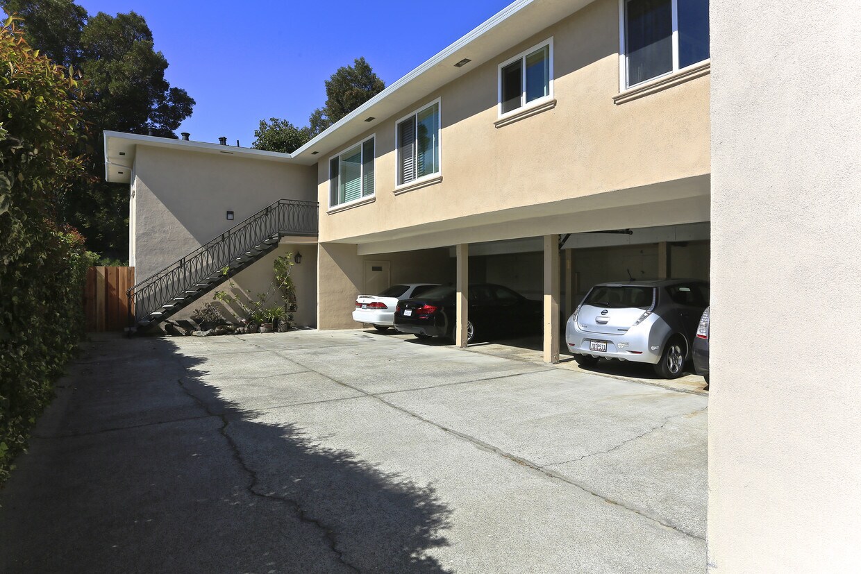 Building Photo - 1217 Paloma Ave