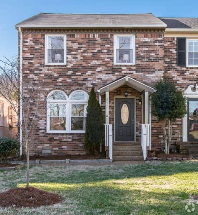 Building Photo - 821 Woodcraft Dr