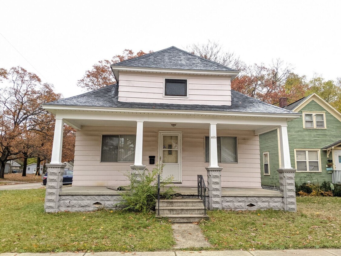 Primary Photo - 1674 Manz St
