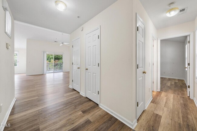 Building Photo - 1122 Chenille Dr