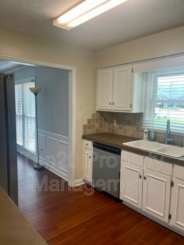 Foto del edificio - 2234 Birchwood Dr