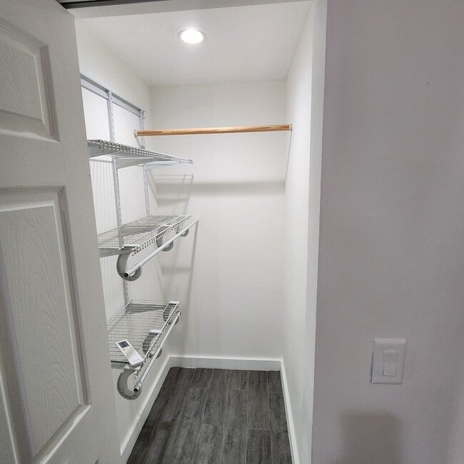 Building Photo - 14550 NE 2nd Ave