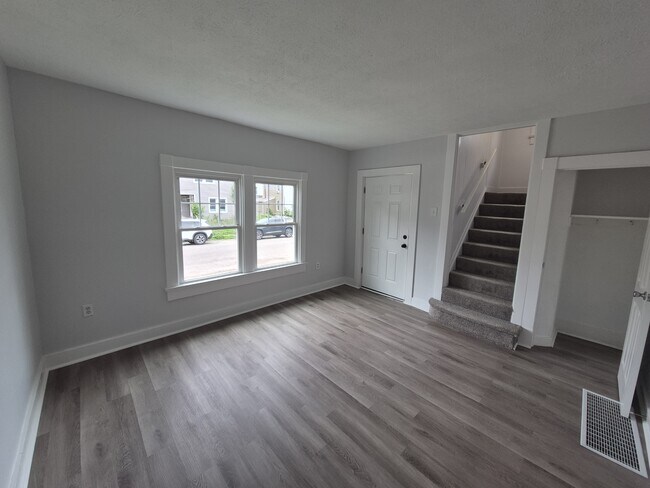 Building Photo - 210 S Hedges St