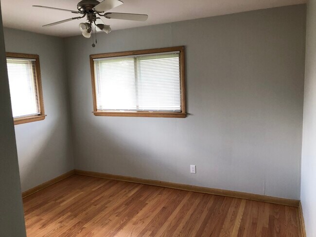 Building Photo - 7330 W Fernwood Cir