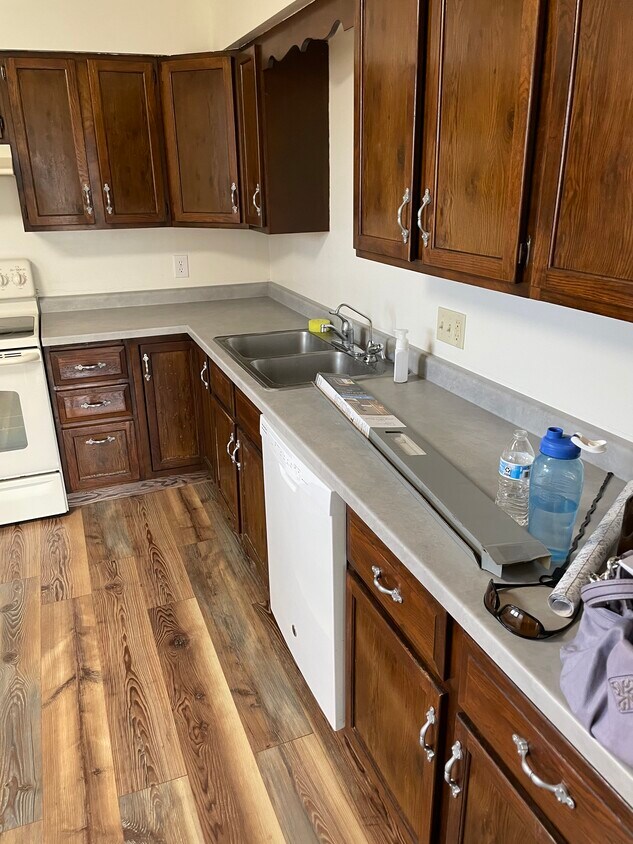 Kitchen - 1424 1st Ave SW