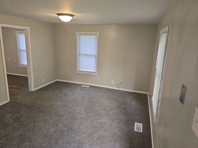 Building Photo - Cozy Home with a Lot of Land!