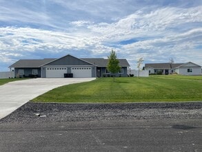 Building Photo - 2856 Rd H NE