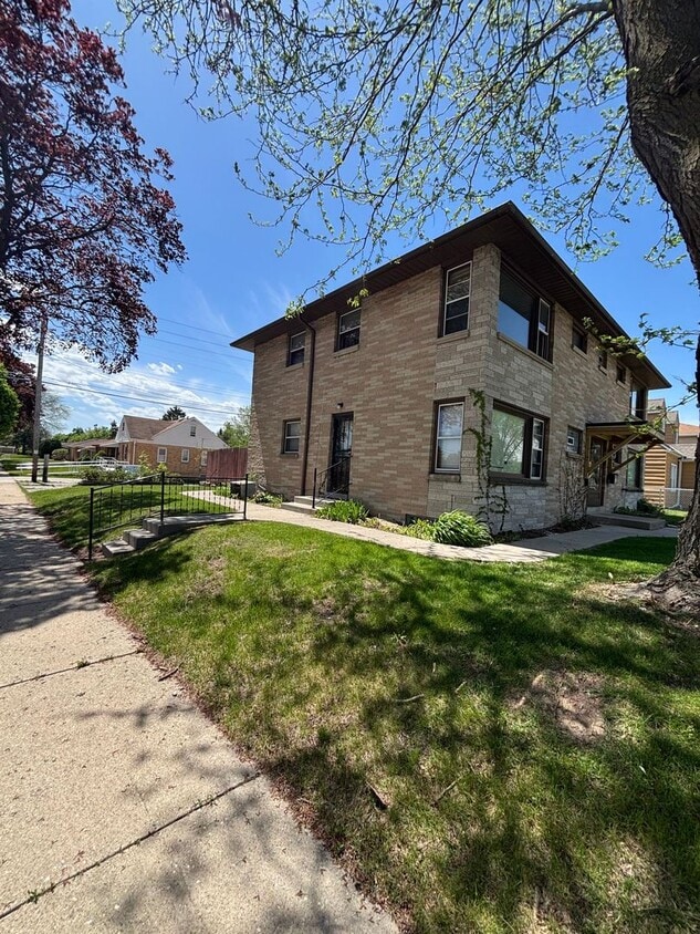 Building Photo - 7305 W Hampton Ave