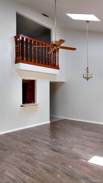Foto del edificio - 448 Shorewood Ln