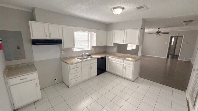 Foto del edificio - 6319 Merimac Dr