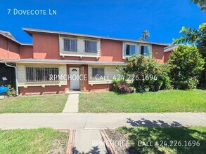 Building Photo - 7 Dovecote Ln