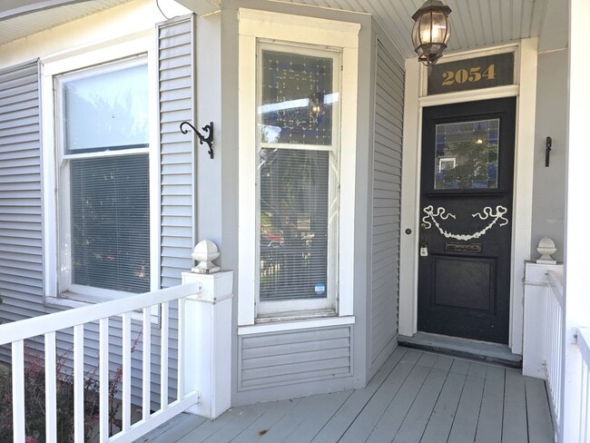 Building Photo - 2054 N Cambridge Ave