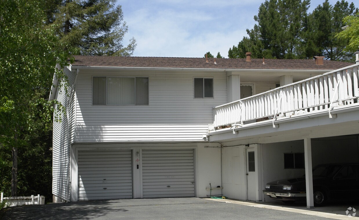 Primary Photo - 2050 Ascot Dr