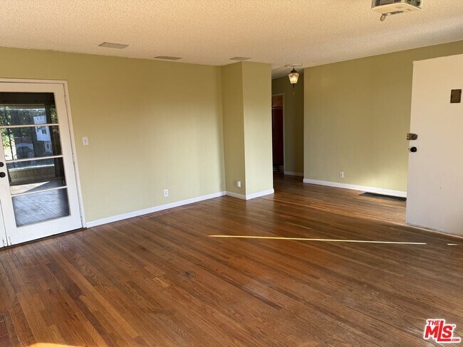 Foto del edificio - 2261 W 26th Pl