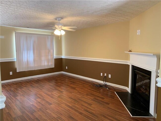 Building Photo - 408 Spring Head Dr SE