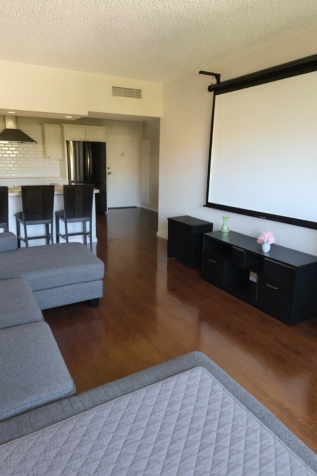 Building Photo - 349 E Thomas Rd